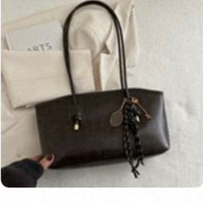 Camille Pendant Everyday Tote