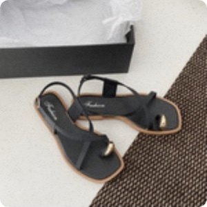 Square Toe Cross Strap Sandals - Image 4